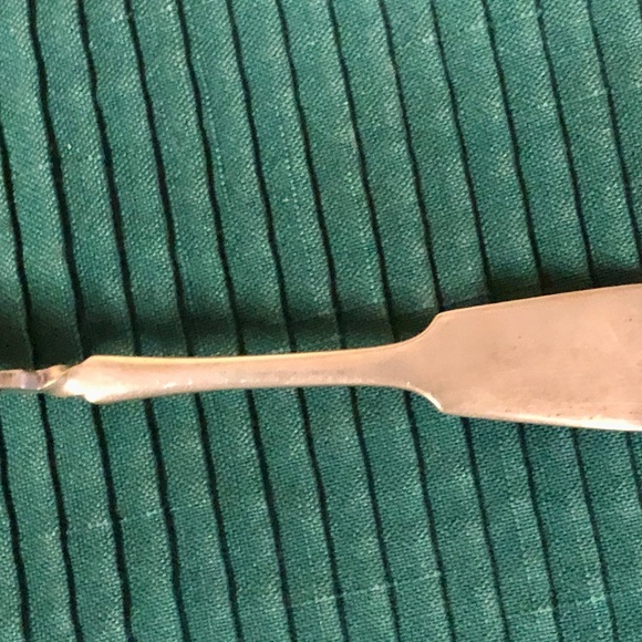1847 Rogers Bros A1 Silver or Silverplate Master Butter Knife Tipped fiddle - Picture 10 of 14
